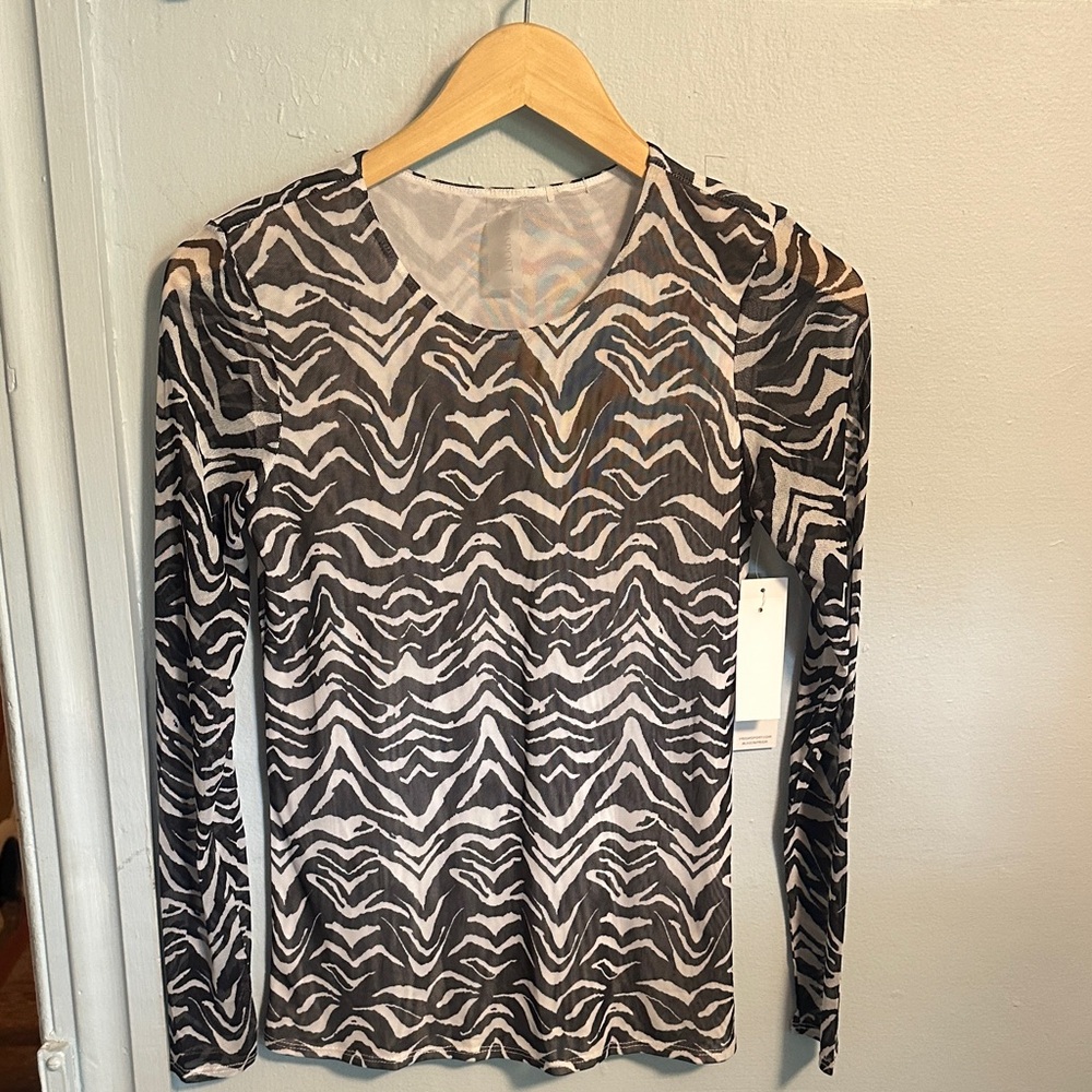 PRISMSPORT Black and White Patterned Long Sleeve Top